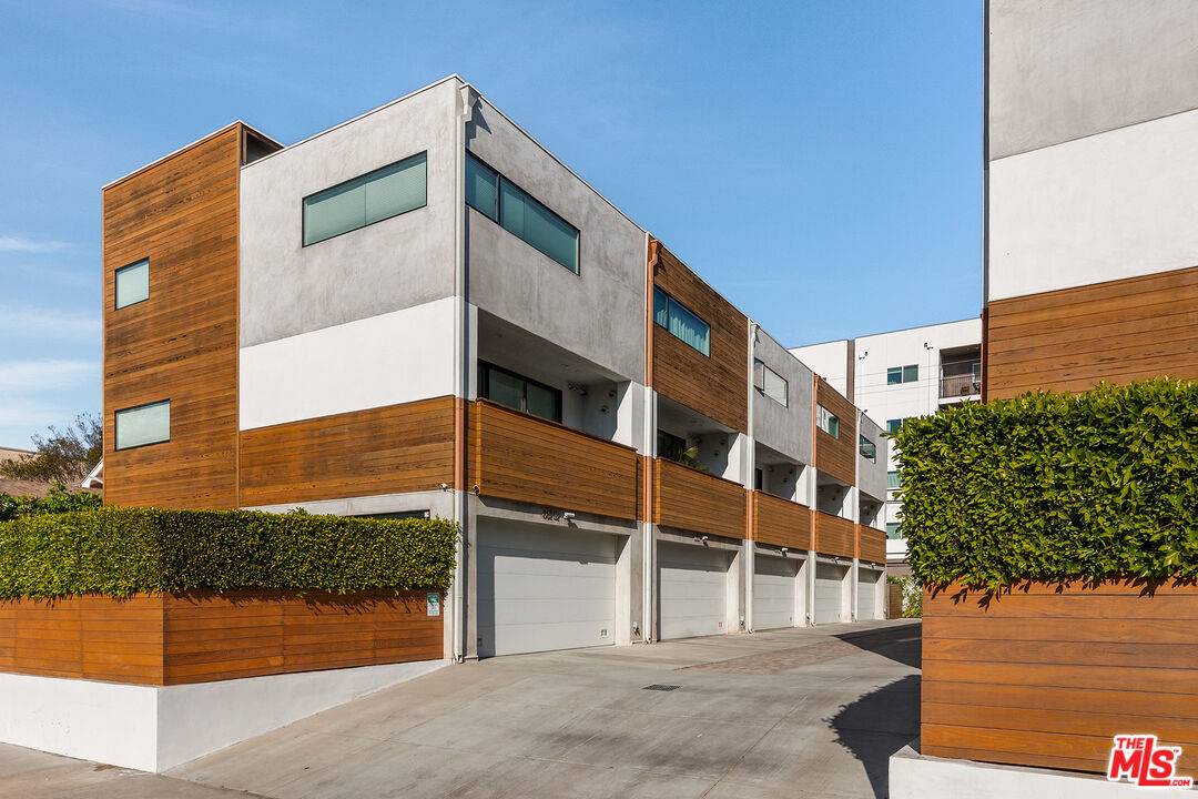 860 1/2 S Wilton Pl 3BR Hancock Park La