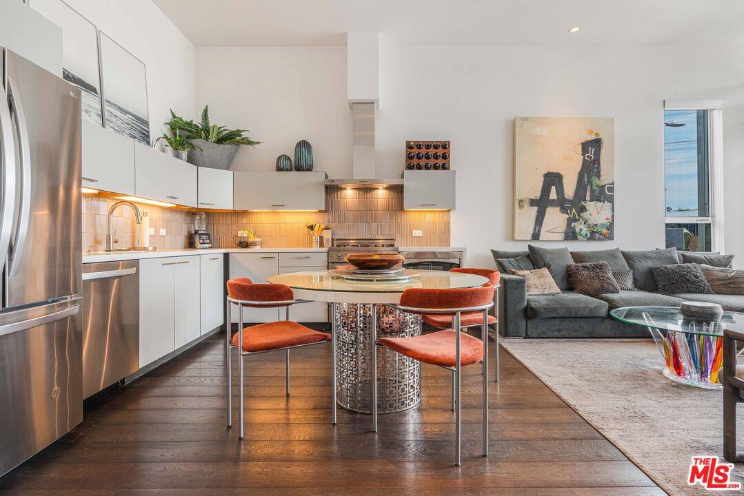 751  N Fairfax Ave 2BR Hollywood Hills East La