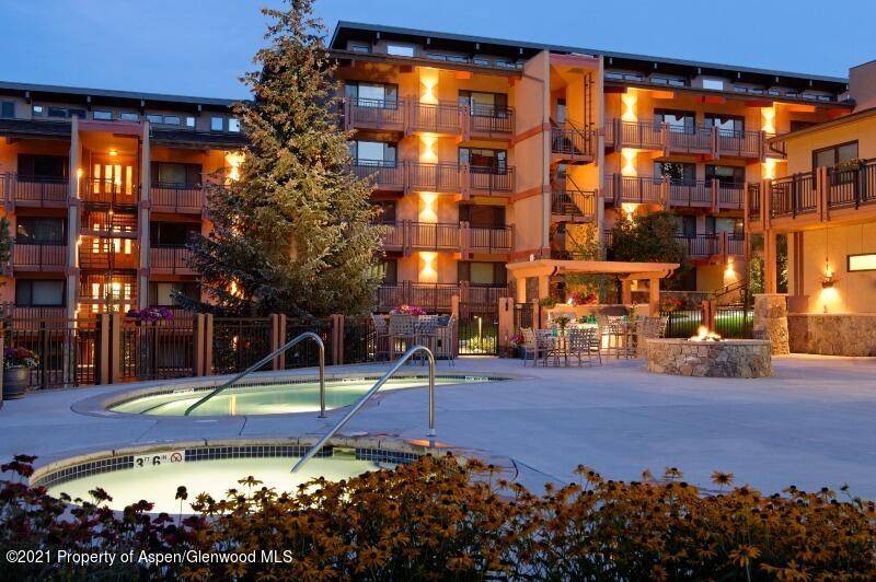 Top floor, 2BR 2 BA Stonebridge ski condominium with additional 3rd room to accommodate extra guests and overflow sleeping.