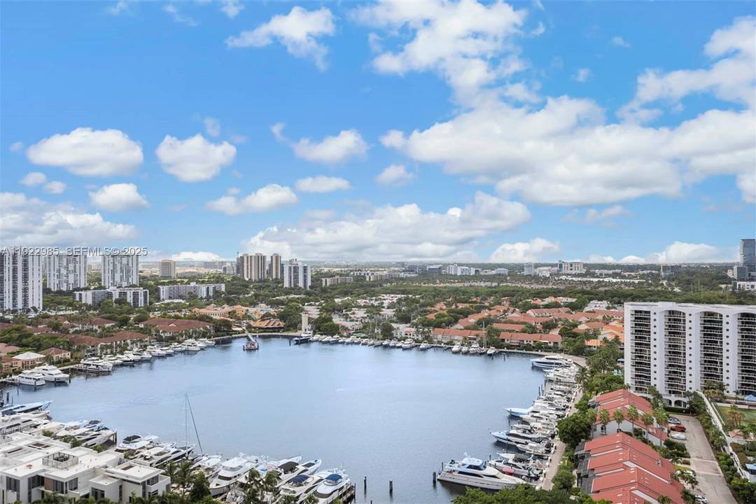 LUXURY LIVING in Aventura !