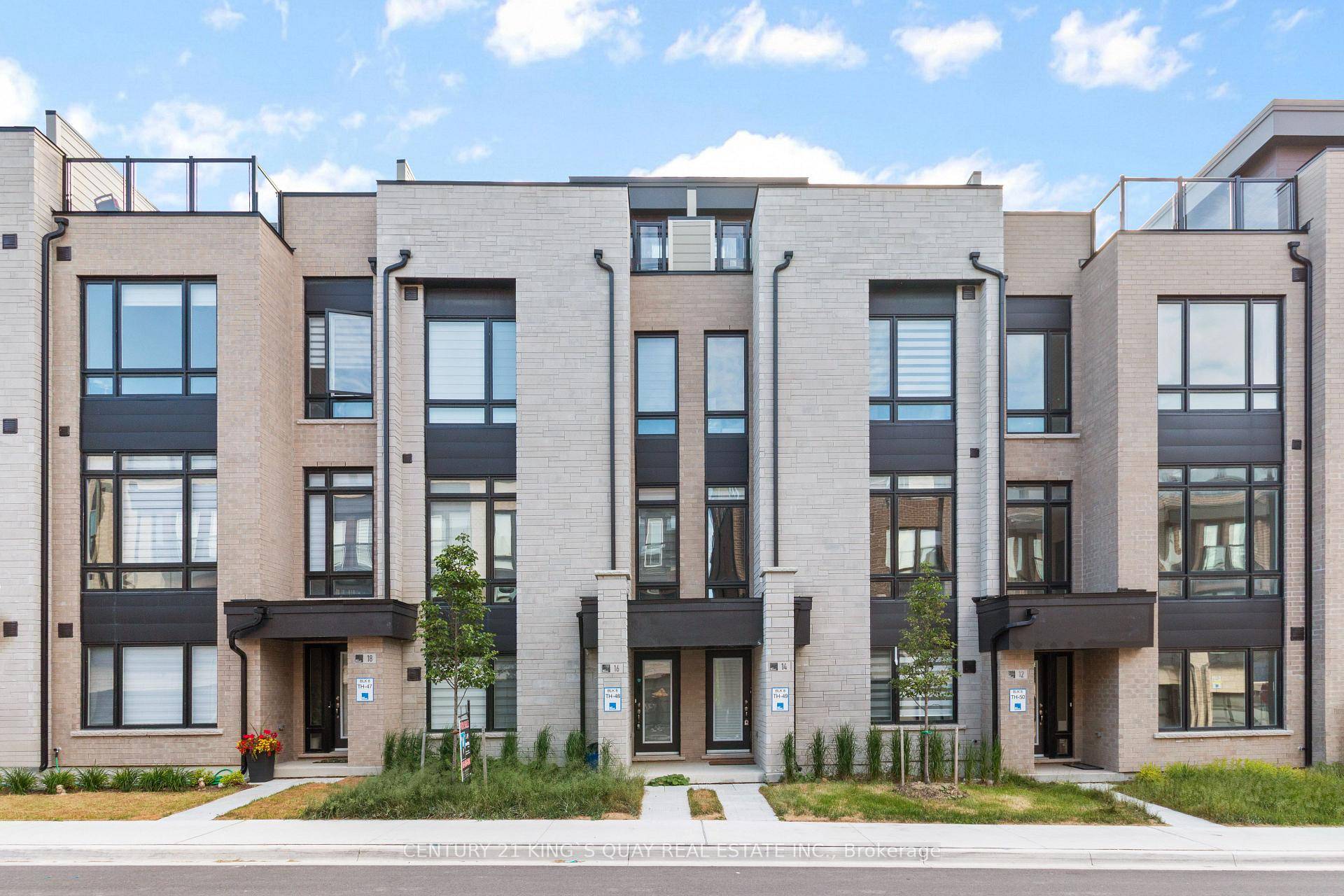 Absolutely Stunning 4 Bedrooms 3 Ensuites Double Car Garage Trendy Townhome On Bayview In The Highly Desirable Community Of Richmond Hill 10 Ft Ceiling Living Dining amp ; Kitchen Area ...