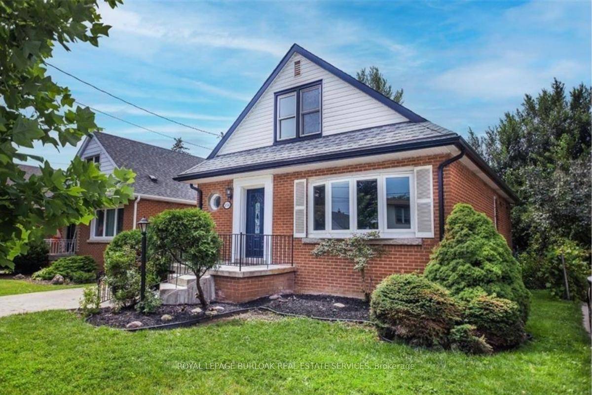Newly renovated 2024 lower unit equipped with 2 bedrooms and 1 full bathroom.