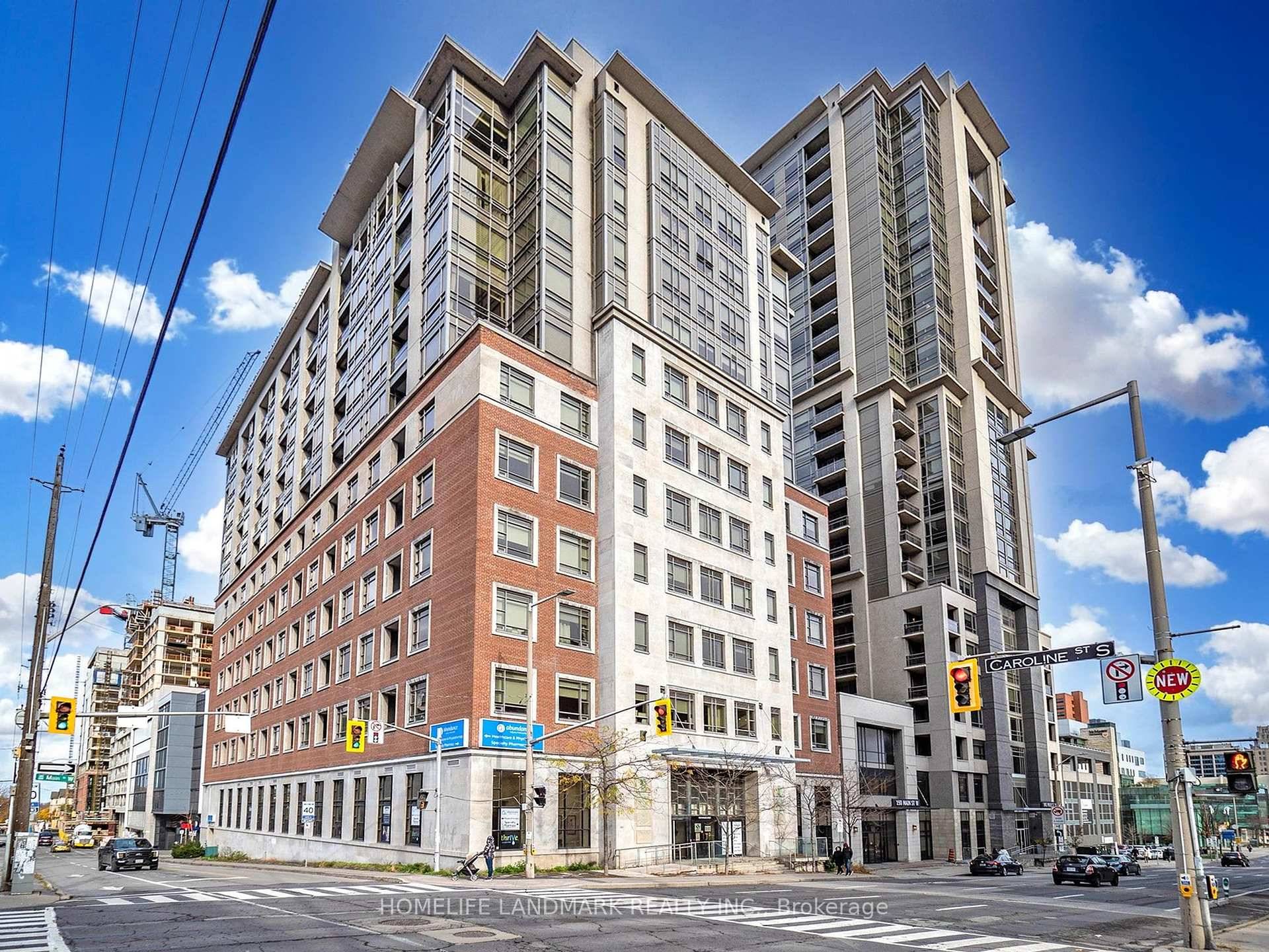 Luxury Condo in the Heart of Hamilton Prime Location !