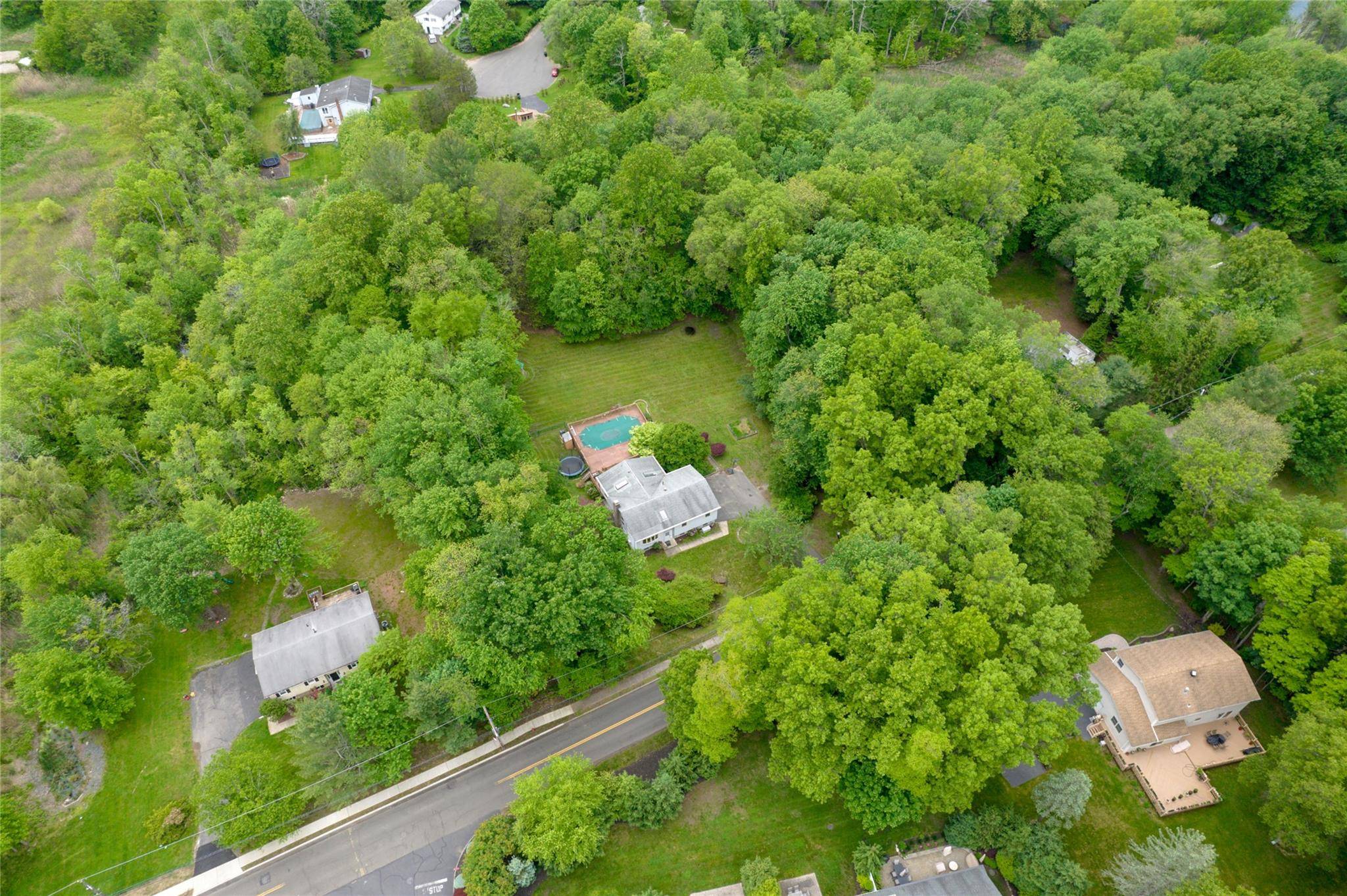 Welcome to this expanded raised ranch set on 1.