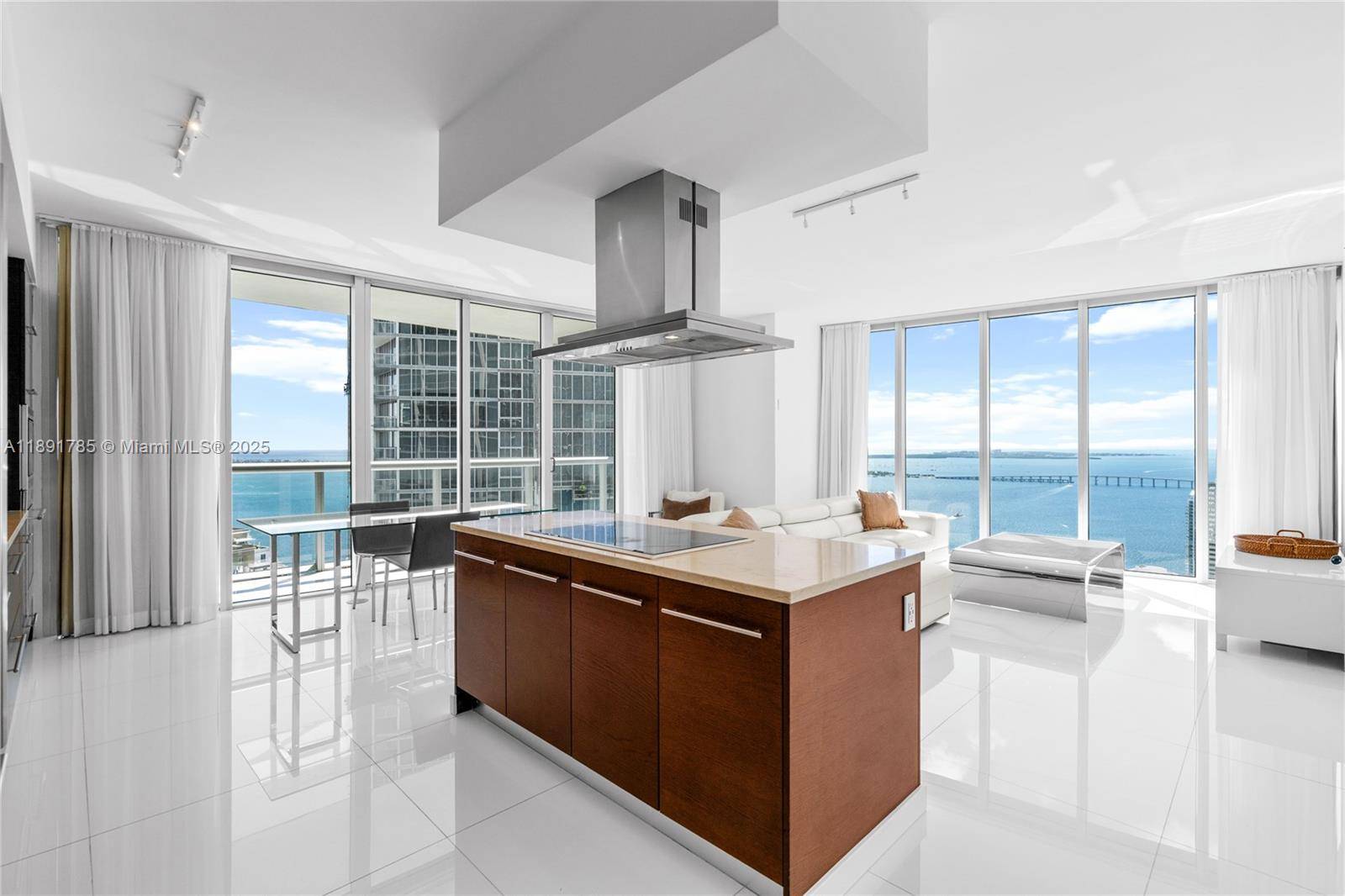 The only tower at Icon Brickell that allows daily rentals making it the ultimate short term investment in Brickell !