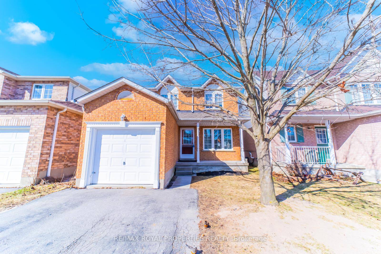 This property is an ideal opportunity for both small families and savvy investors, offering a fantastic location just minutes from the University UOIT.