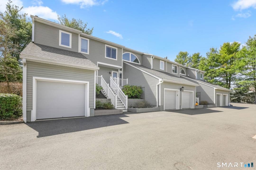 Beautifully renovated townhouse in the desirable Glen River community, ideally situated on a quiet cul de sac.