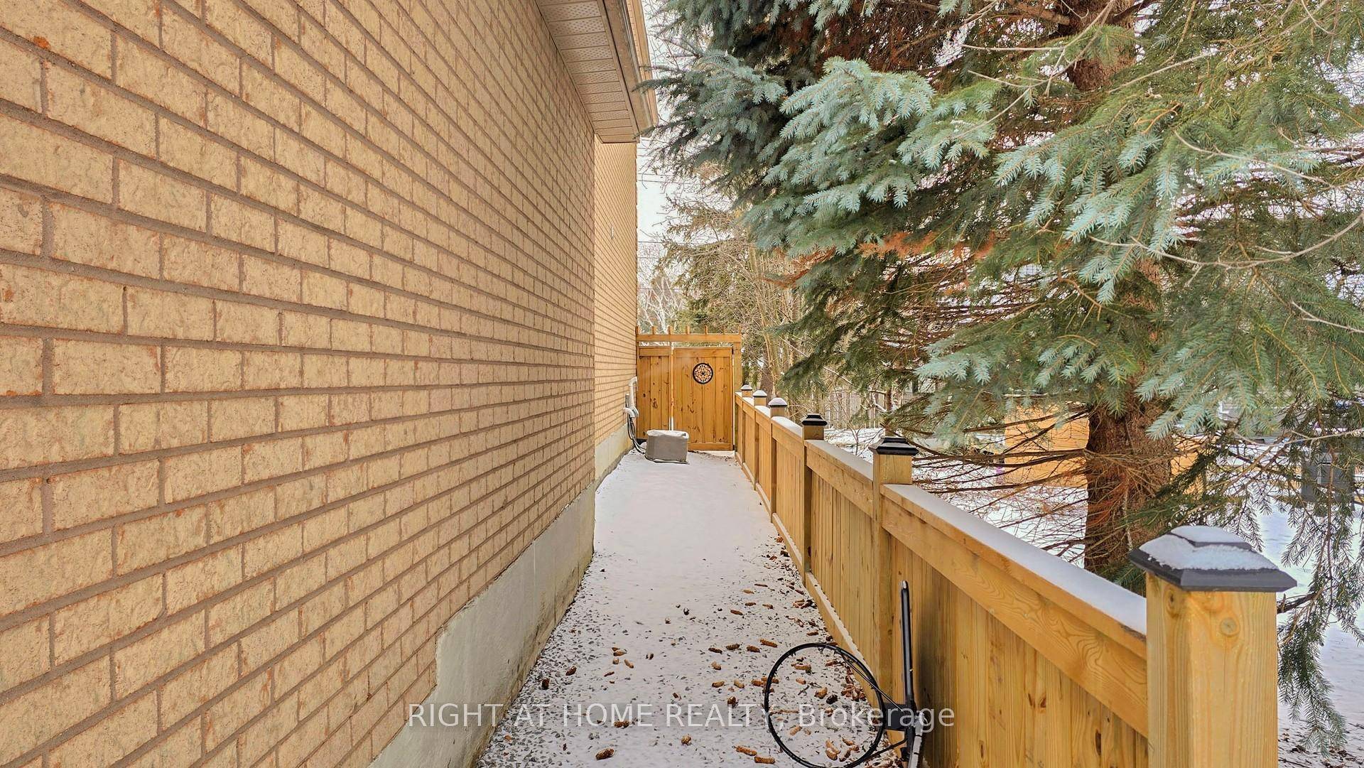 Stunning 3 Bedroom, 3 Bathroom Home with Finished Basement Fully Renovated !