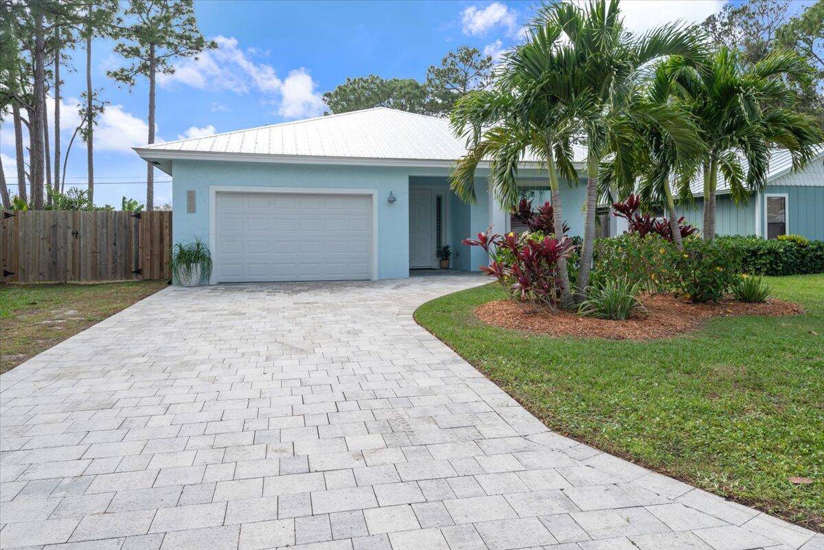 BACK ON MARKET ! ''Buyer's contingency was not met home is now available again.