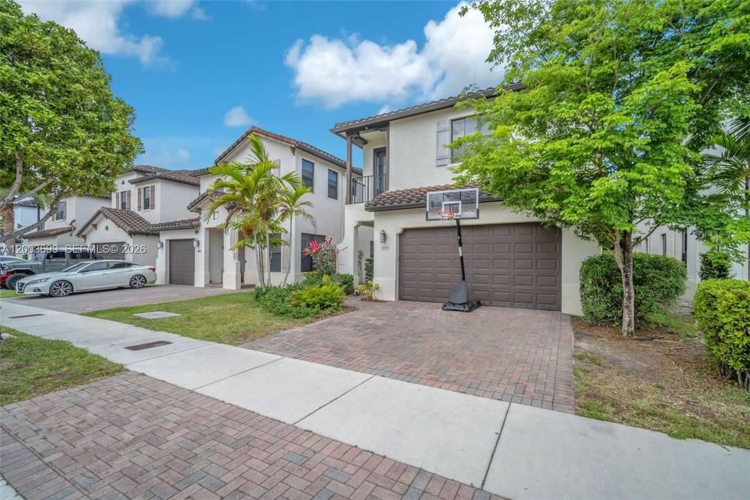 Stunning 5 bedroom, 3 bath home plus versatile LOFT offering nearly 3, 000 SF in the sought after gated community of Bonterra, a true family paradise !