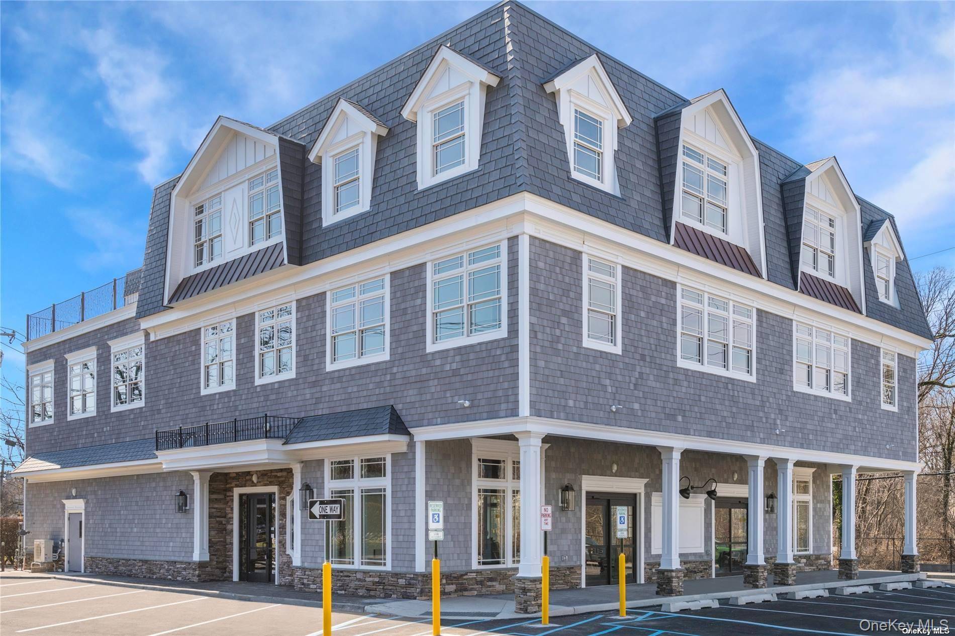 Welcome to this beautiful center unit on the top floor of 110 New York Ave.