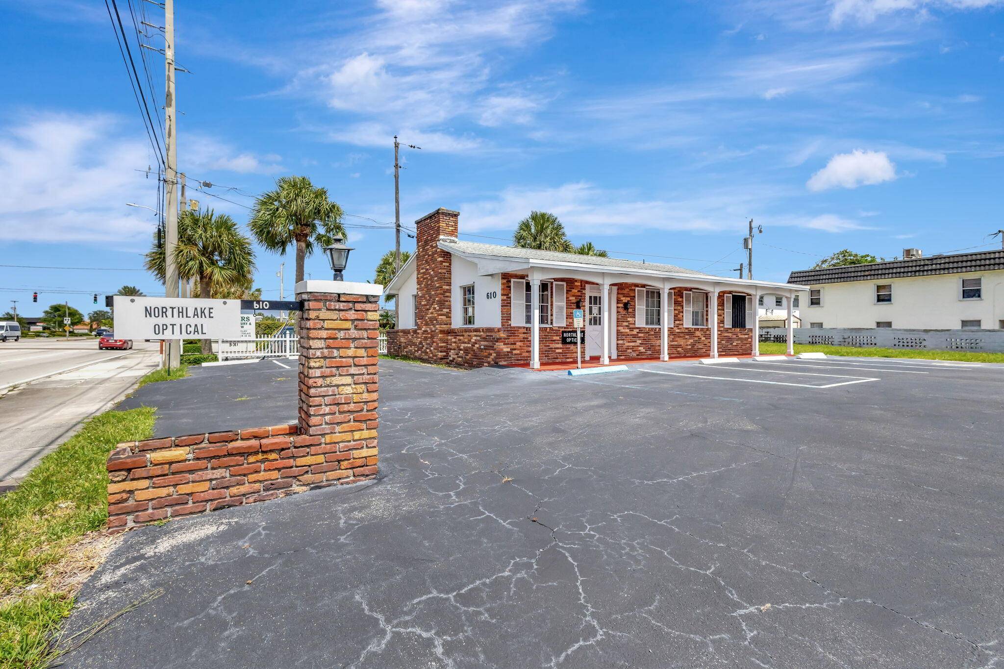 This 1, 040 SF freestanding building sits directly on Northlake Blvd, offering unmatched visibility and exposure to thousands of cars passing by daily.