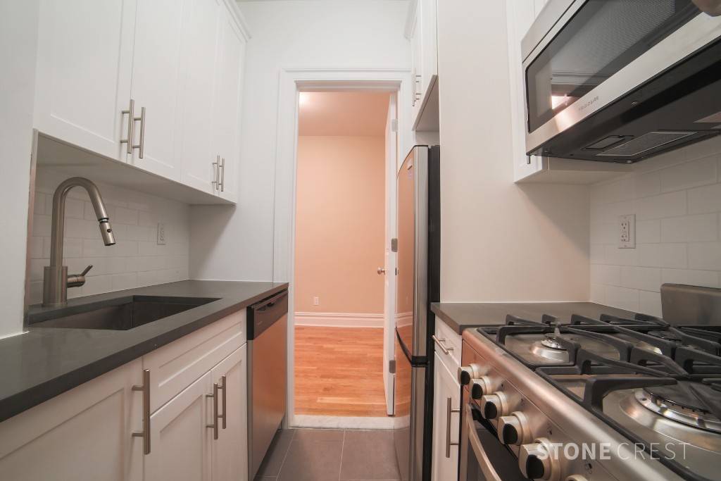 Perfectly size renovated two bedroomPet FriendlySpacious living roomLarge BedroomsGreat natural lightElevator and in building laundryLive in SuperHardwood floorsBeautiful 2 bedroom, 1 bathroom apartment in South Harlem.