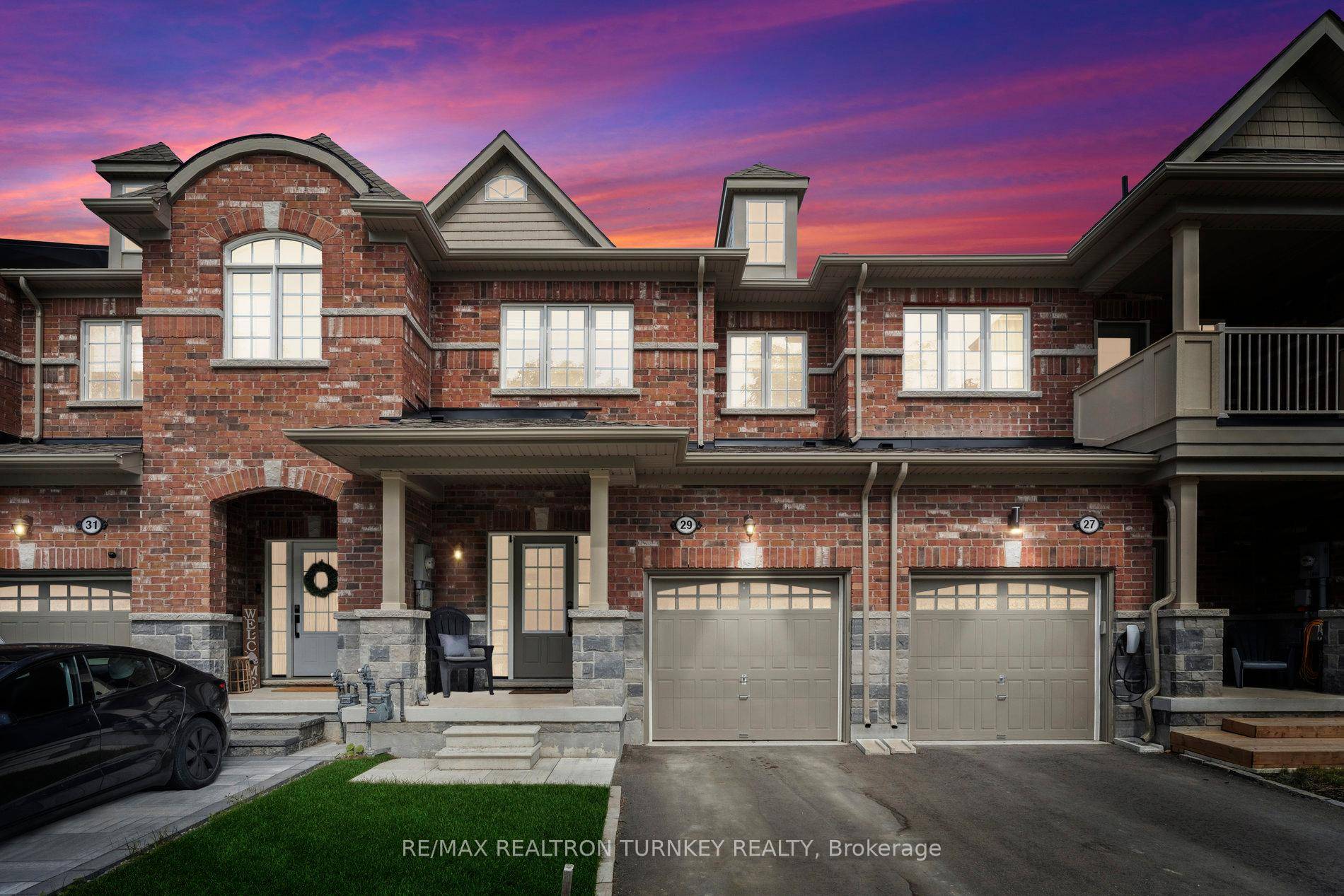 Welcome to 29 Anne Pegg Crescent a beautifully maintained, move in ready town home in the heart of Suttons growing community.