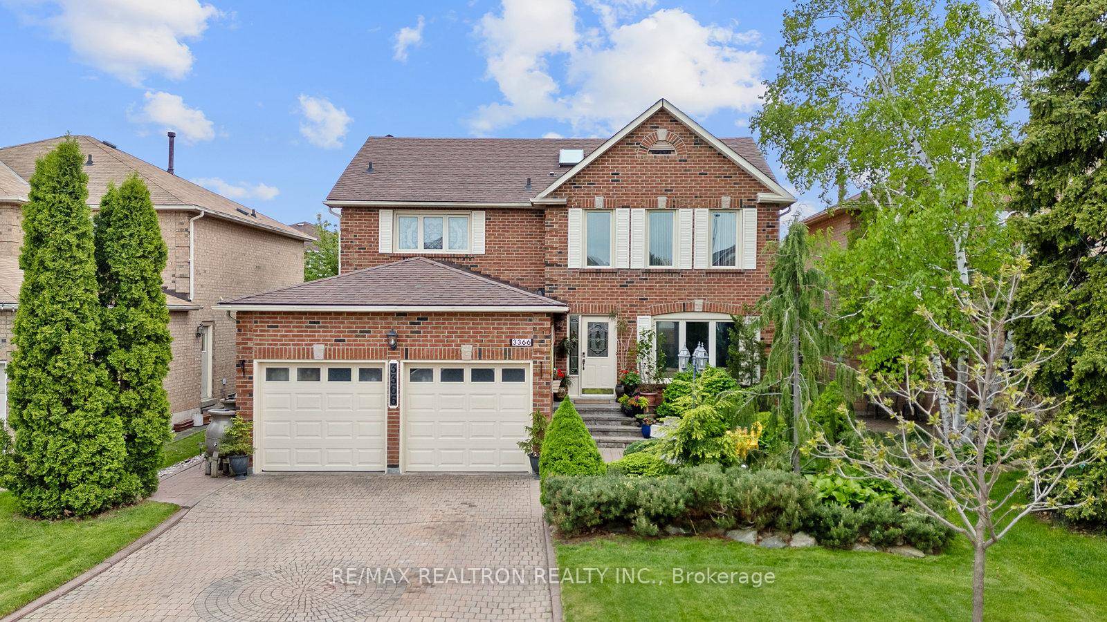 Great deal ! Large, well kept home, 2620 SF above ground MPAC Plus basement on large 45.