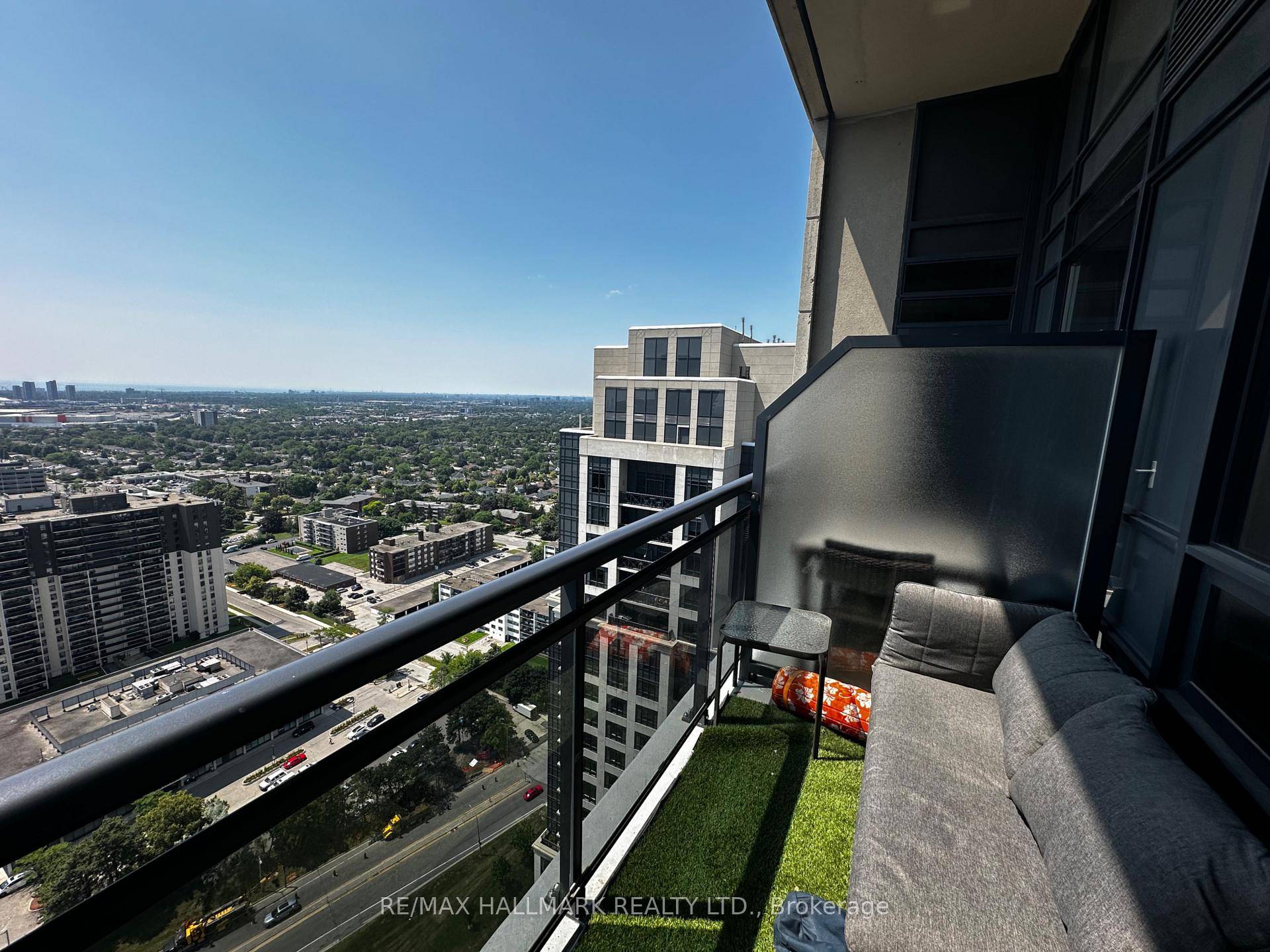 Penthouse living without the penthouse price !
