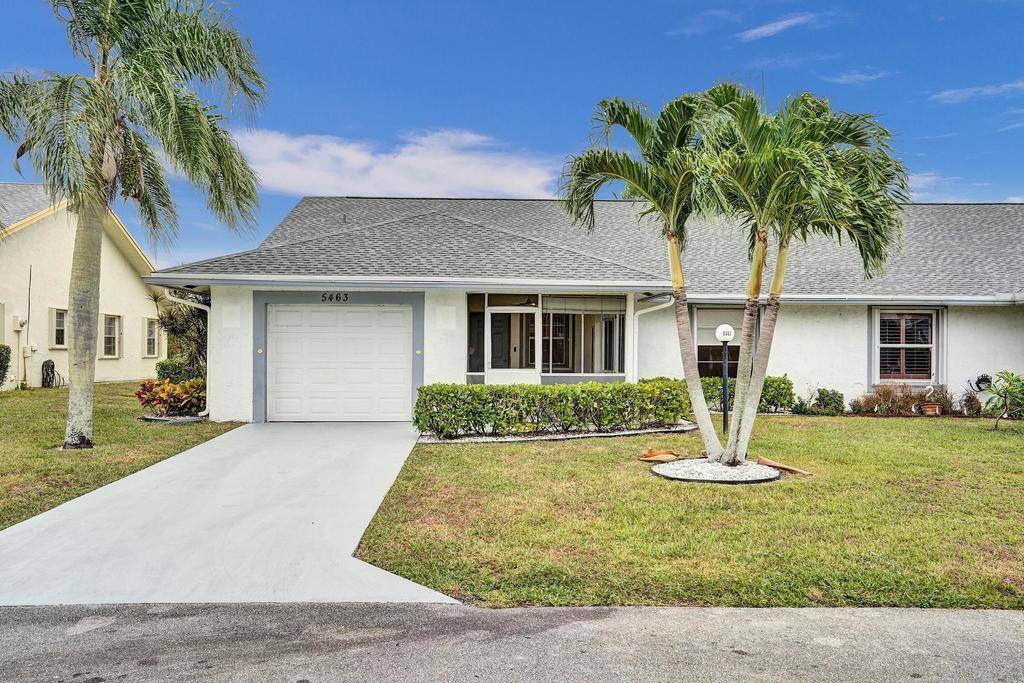 SPACIOUS VILLA WITH NEW ROOF, SCREENED FRONT PORCH, BACK PATIO, AND BONUS ROOM A HIDDEN GEM IN CYPRESS LAKES !