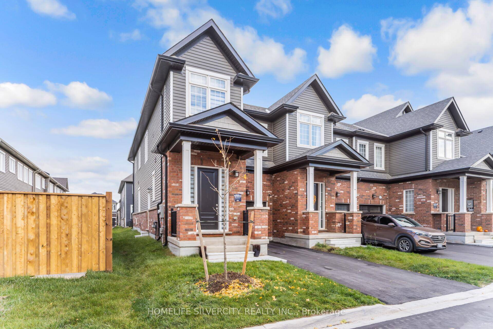 Like A Detached End Unit Modern Town Home w 4 Bedrooms for Sale !