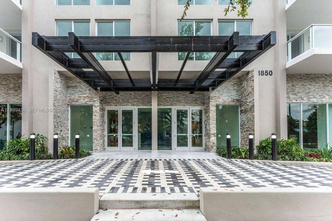 If you want to enjoy Miami without the burden of high expenses, this is your opportunity.