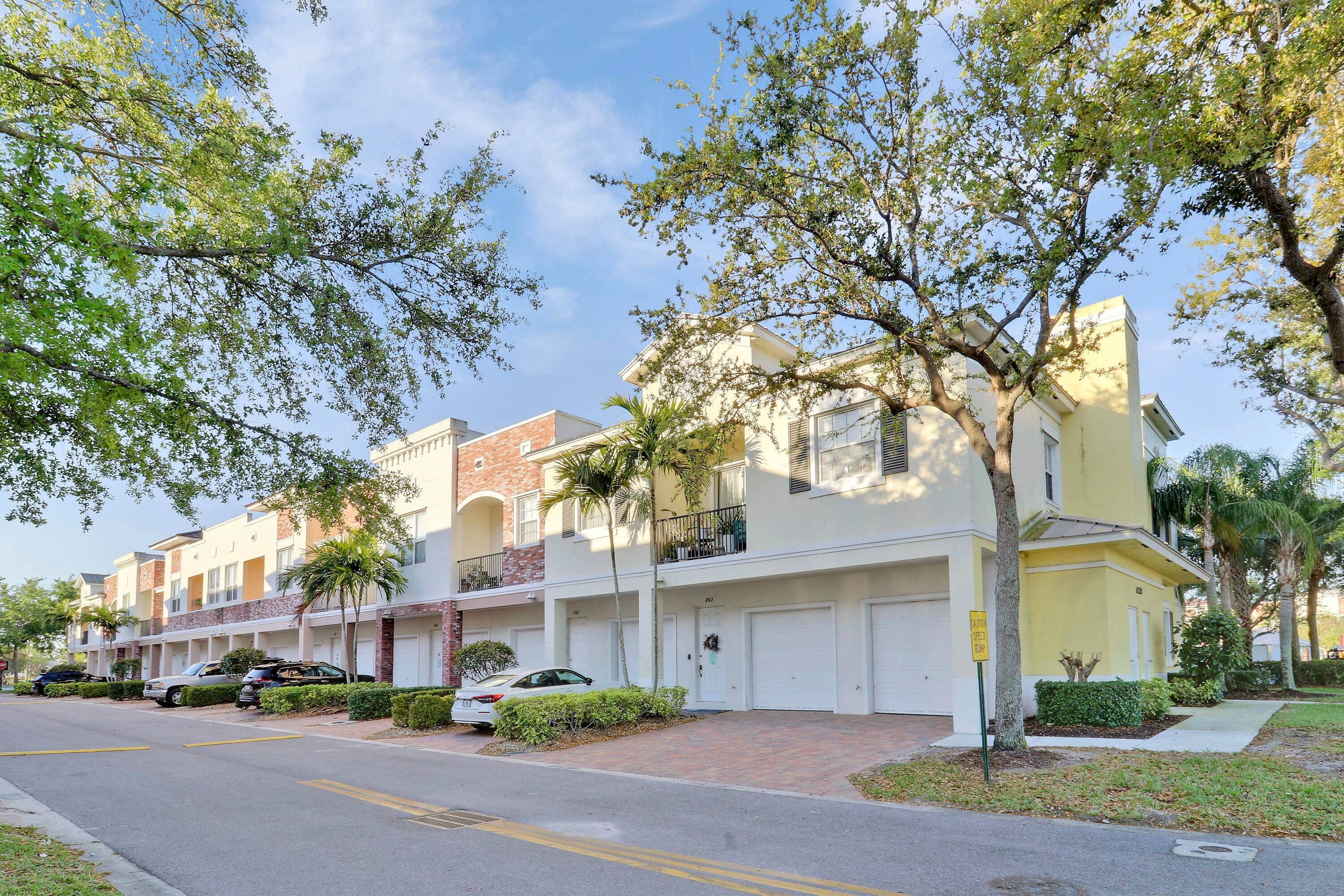 Charming Ground Floor 2 Bed 2 Bath Condo in Tradition !