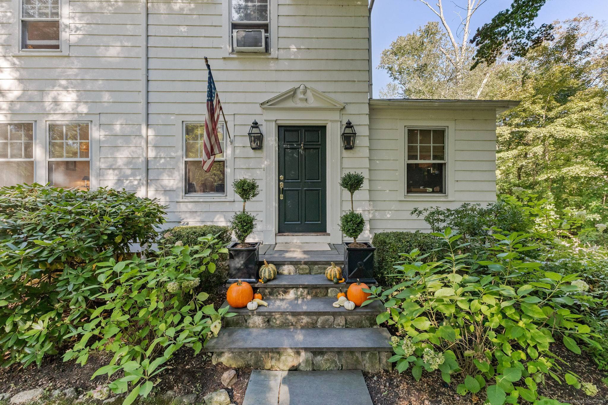 Nestled in the picturesque setting of Stamford, Connecticut, 27 Briar Brae Road welcomes you with its enchanting charm and timeless elegance.