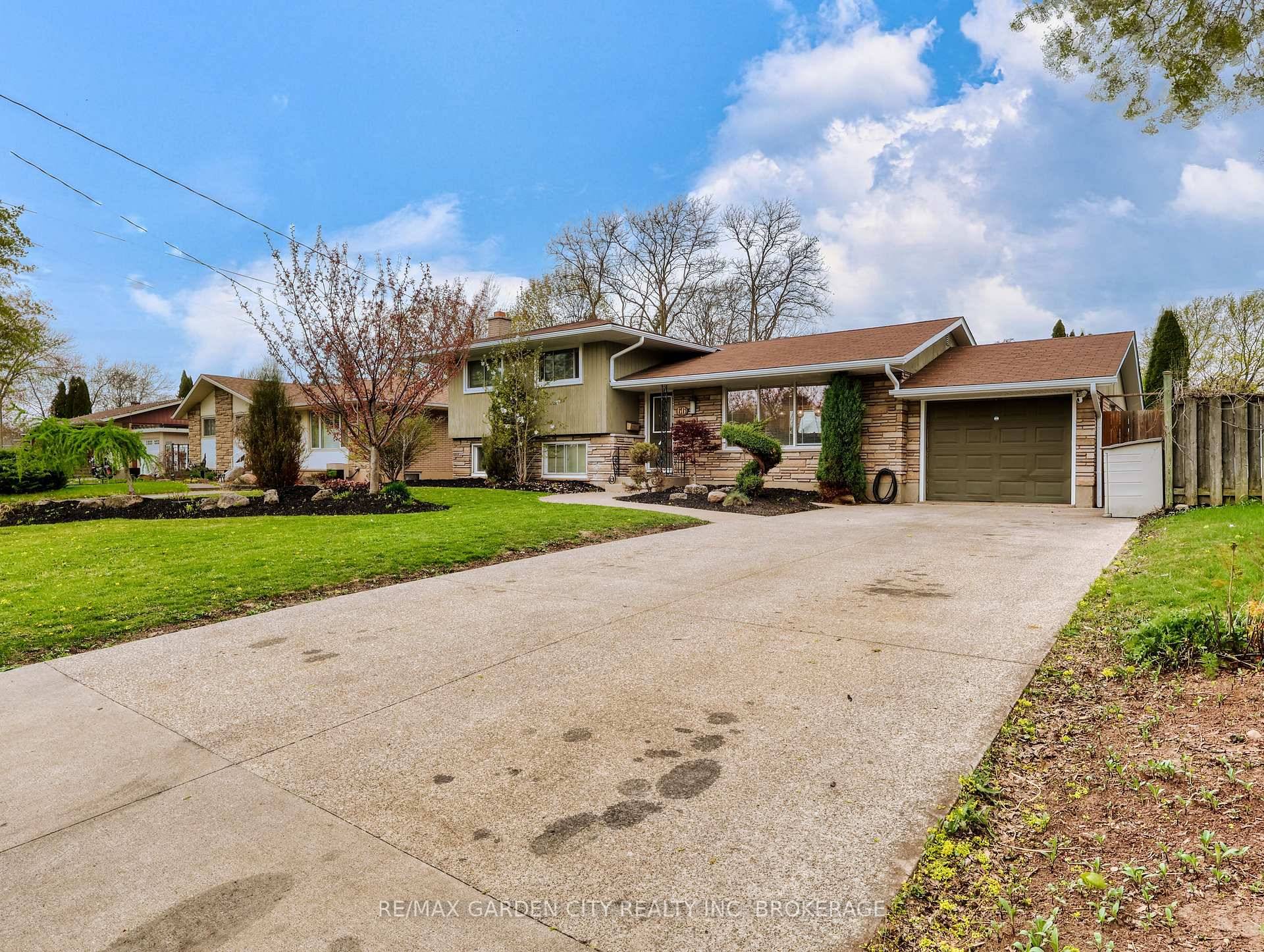 Northend renovated 4 Level sidesplit with garage and 6 car parking dble concrete drive in an awesome neighbourhood near the Welland Canal.