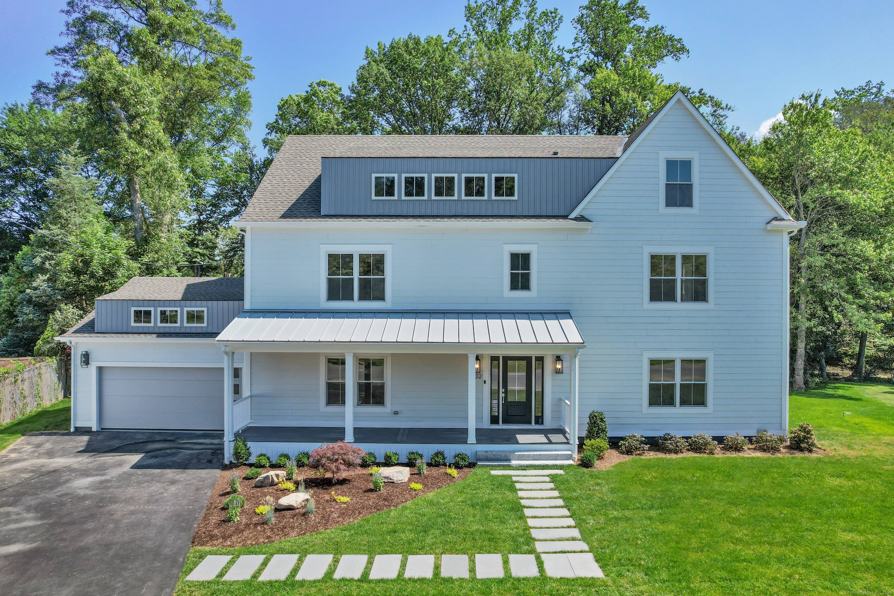 Stunning new construction in Fairfield's desirable University area !