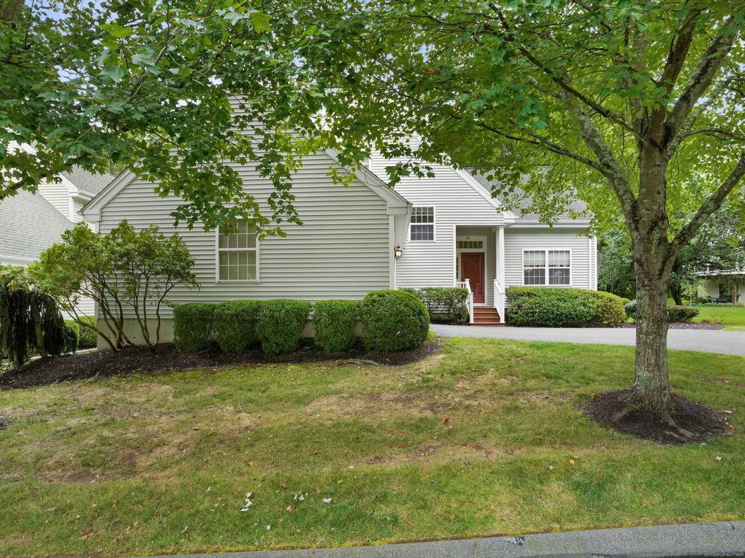 Location, location, location this thoughtfully designed free standing condominium located in the highly sought after Sullivan Farm Community has it all ; 3 well proportioned bedrooms and 3.