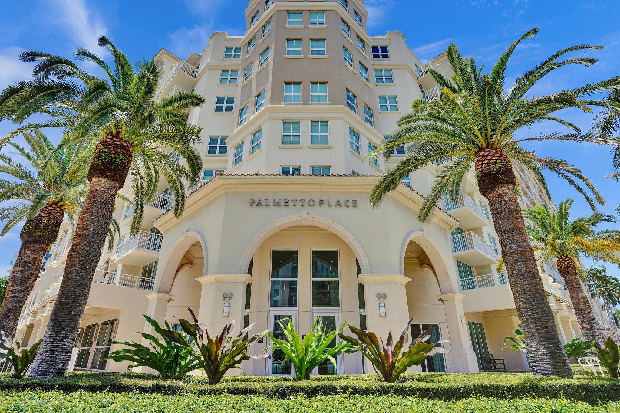 Luxury condo in Downtown Boca Raton w panoramic views of the golf course, ocean, The Boca Raton Alina residences.