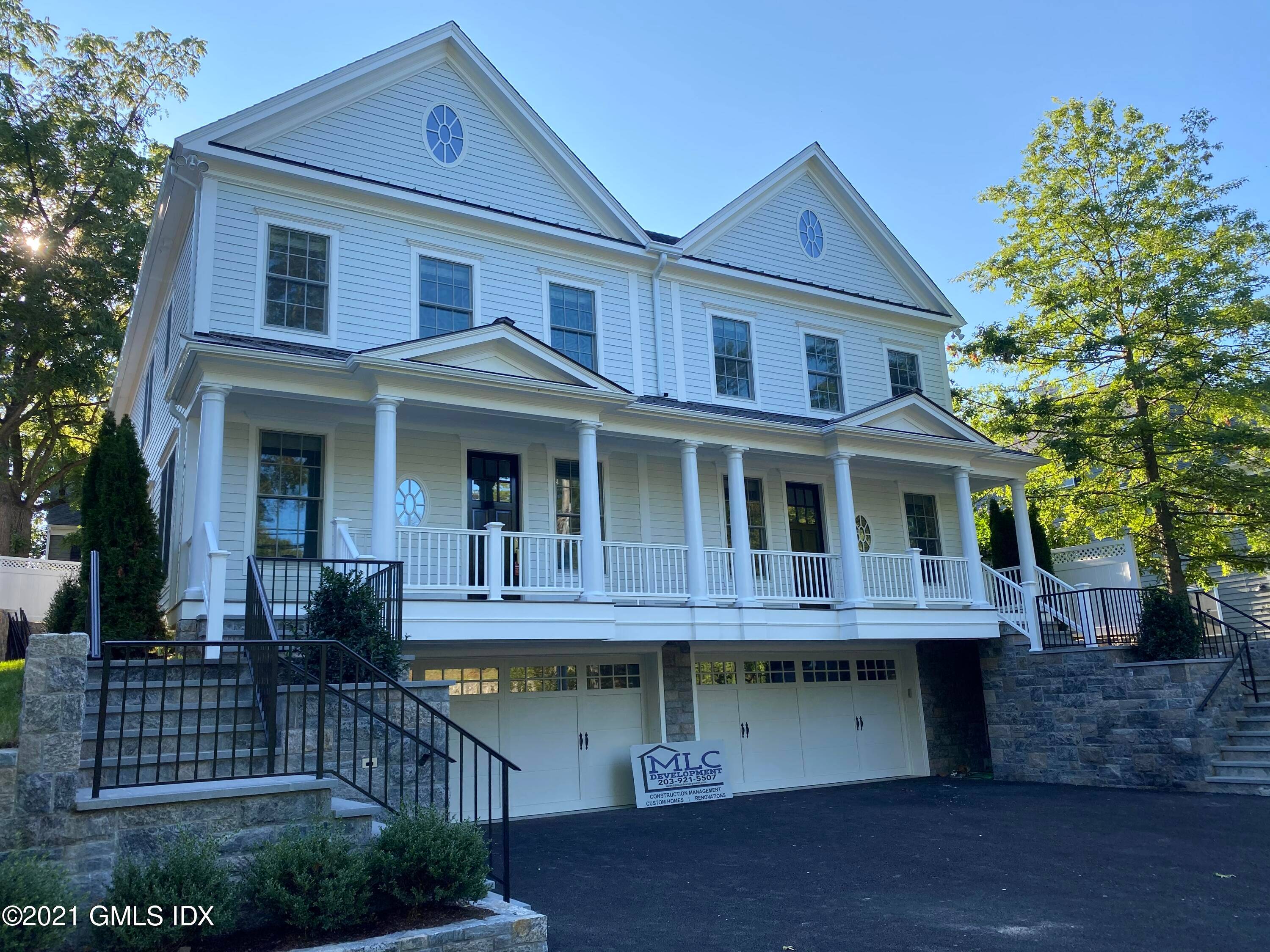 Luxury Townhome. Across the street from Bruce Park playground.