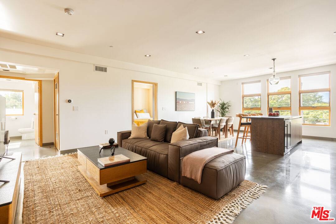 547  N Sweetzer Ave 2BR Beverly Grove La