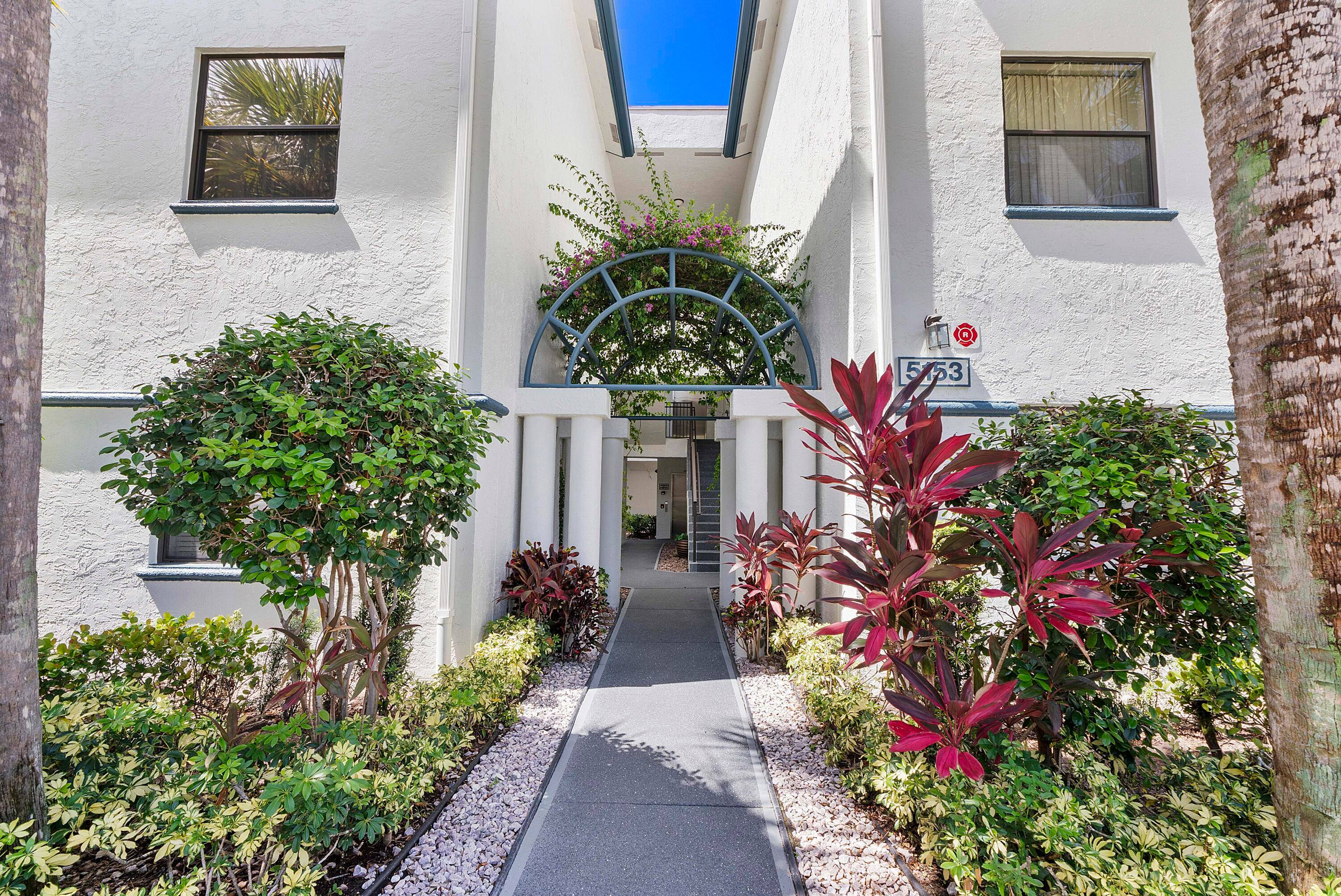 Soak in stunning lake views from every room in this top floor, elevator access condo offering unmatched privacy with no upstairs neighbors !
