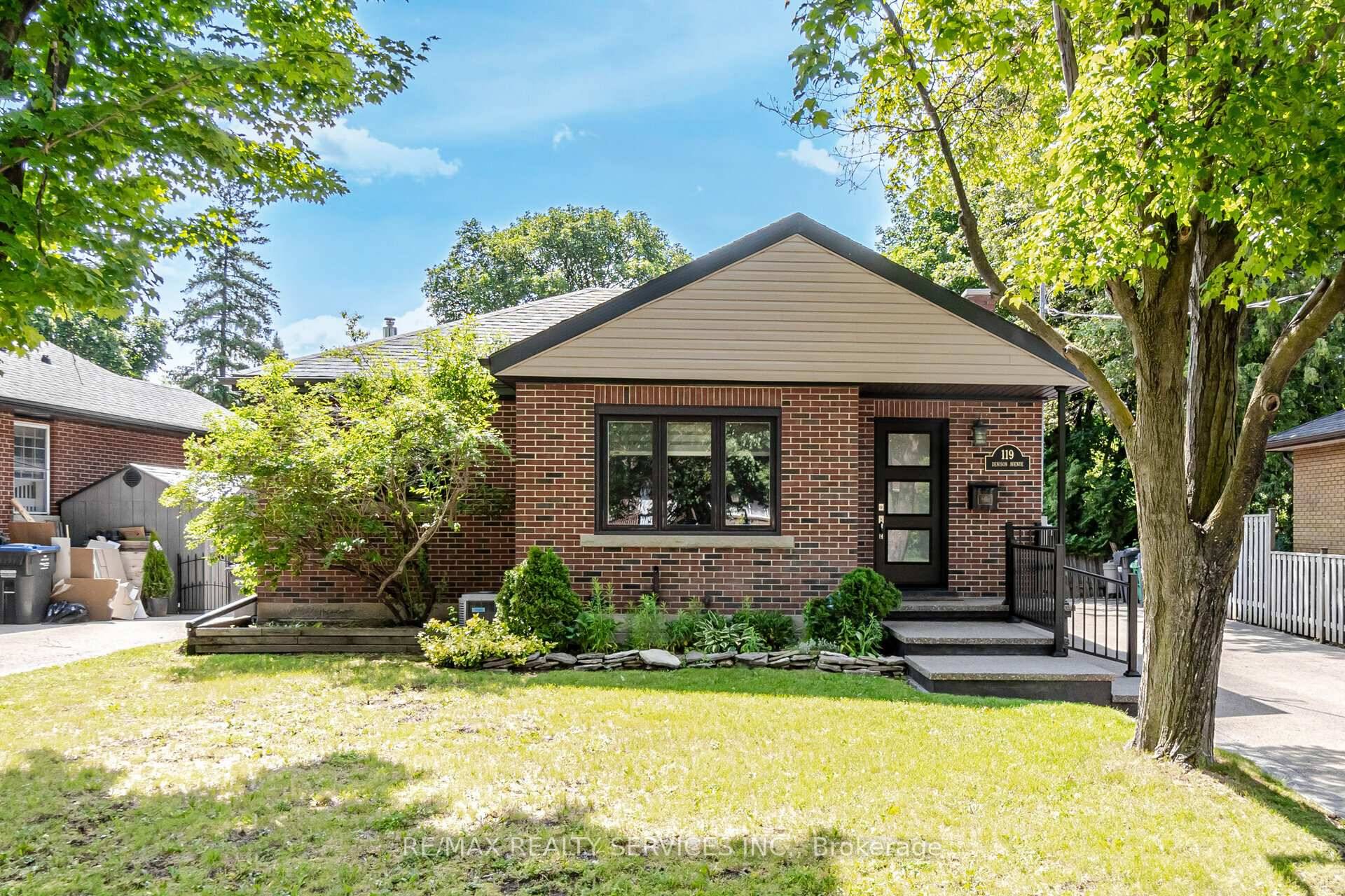 BEAUTIFUL RAISED BUNGALOW RENOVATED IN 2018 WITH MODERN UPDATES THRU OUT, INCLUDING FULLY FINISHED BASEMENT WITH SEPARATE ENTRANCE.