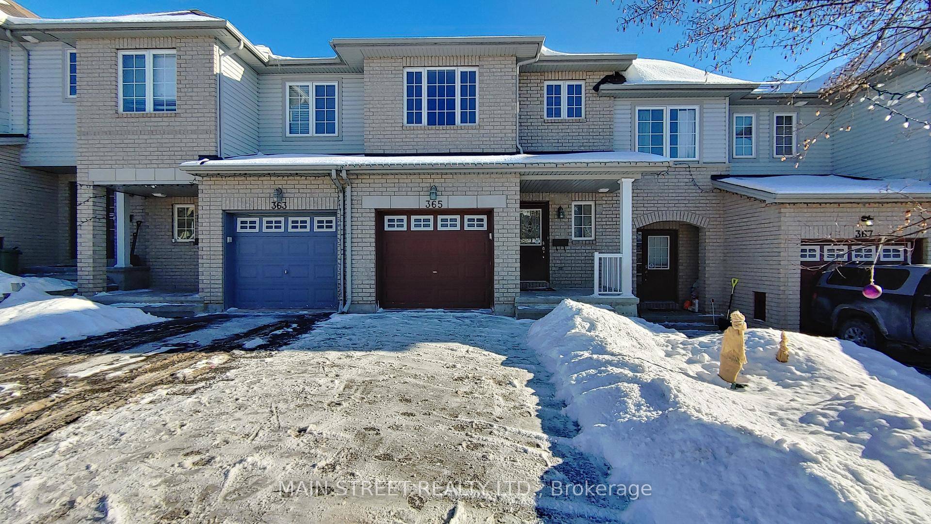 Charming Townhouse in Desirable Bradley Estates Move in Ready !