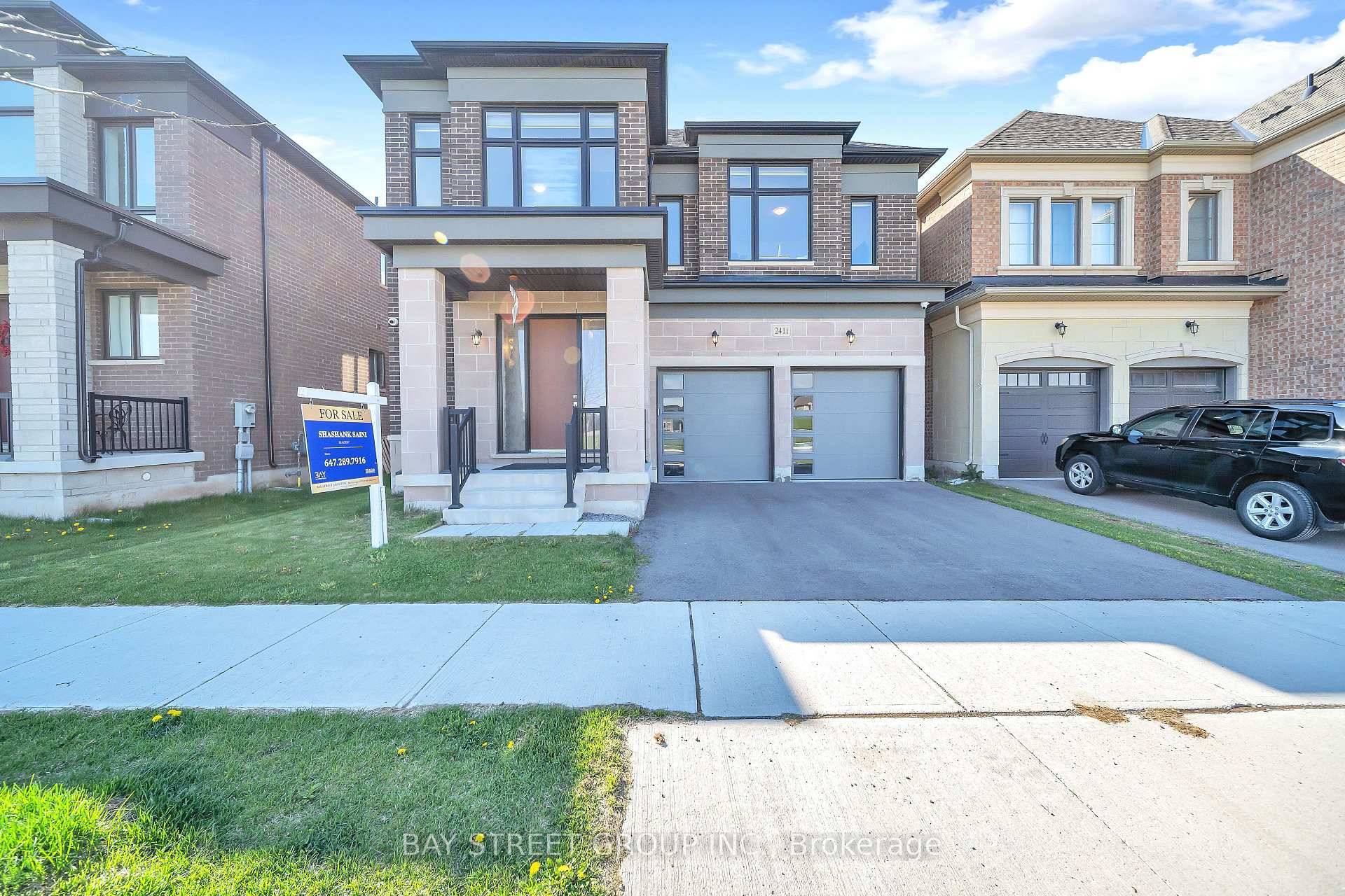 Luxury living in Prestigious Glen Abbey, surrounded by Multi Million dollar homes in a master planned golf course community, just 5 minutes to Canadas top ranked Glen Abbey High School, ...