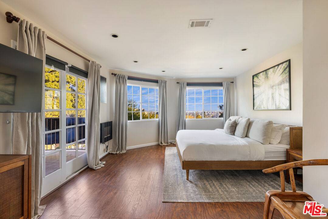 8221   Monteel Rd 2BR Sunset Strip La