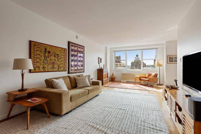 This west and north facing 2 bedroom 2 bath apartment has some of the most beautiful and exciting views in the city the 1817 chapel and buildings of the General ...