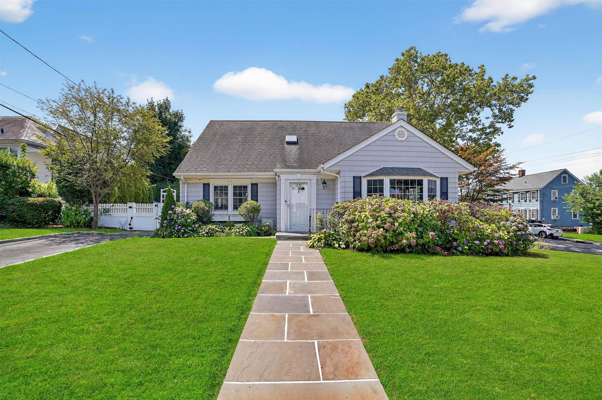 Welcome to this beautifully maintained single family home, nestled in one of the most desirable areas of Yonkers !