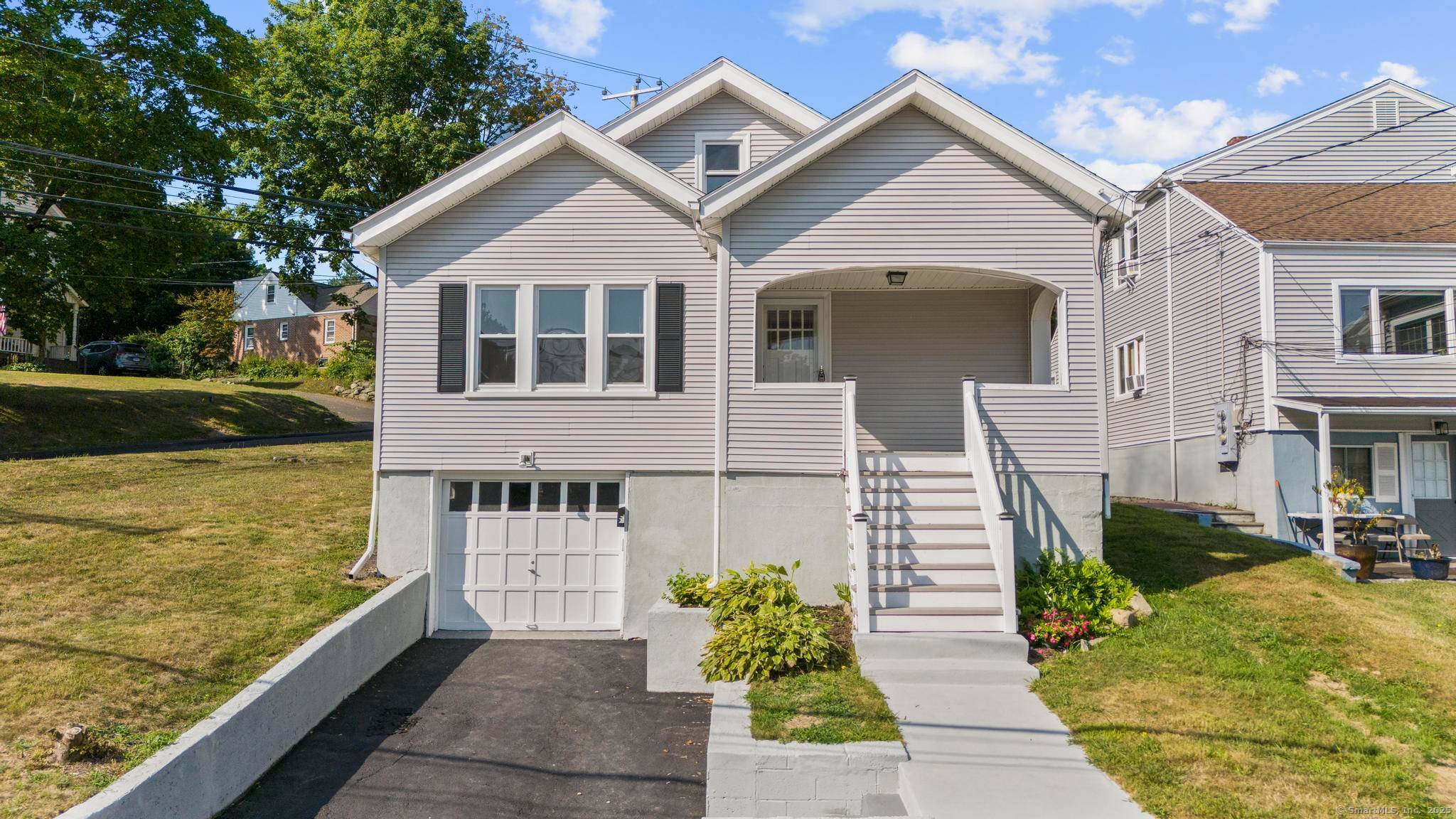 Welcome to 2 Leuvine Street !