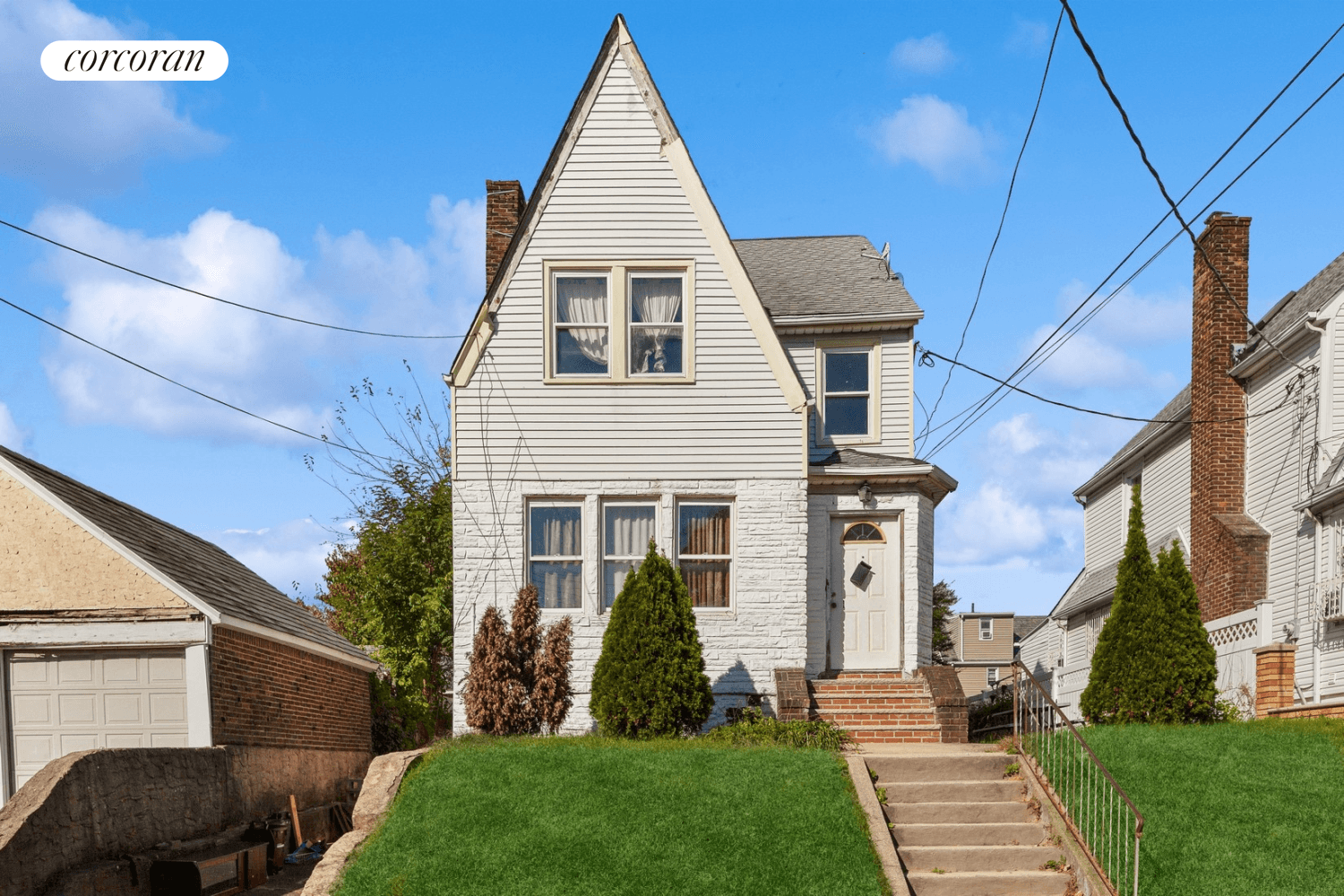 Make it your own ! A rustic 3 floor single family with a unique architectural layout is a designer's dream.