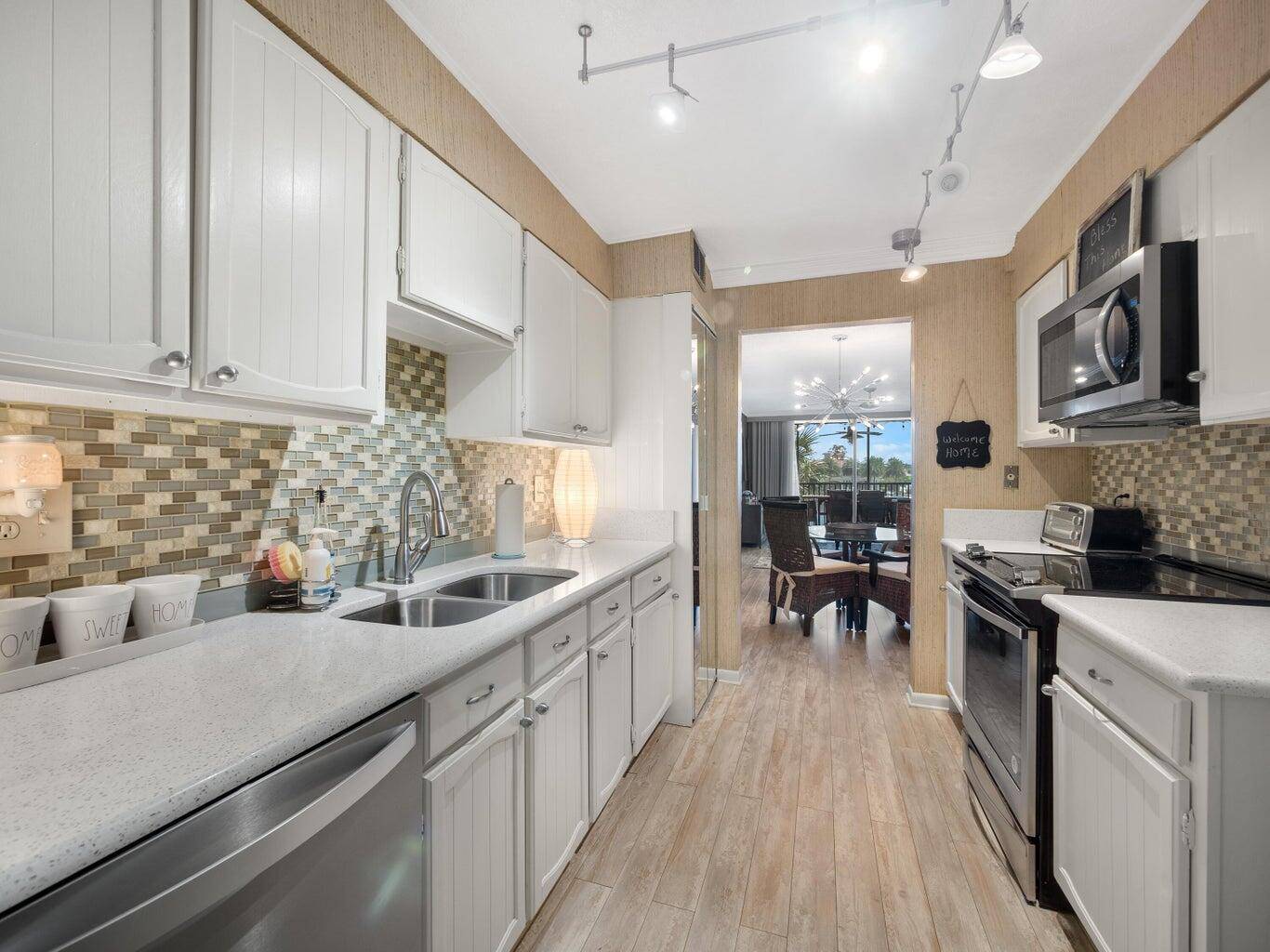 Welcome to your dream home in the heart of East Boynton Beach !