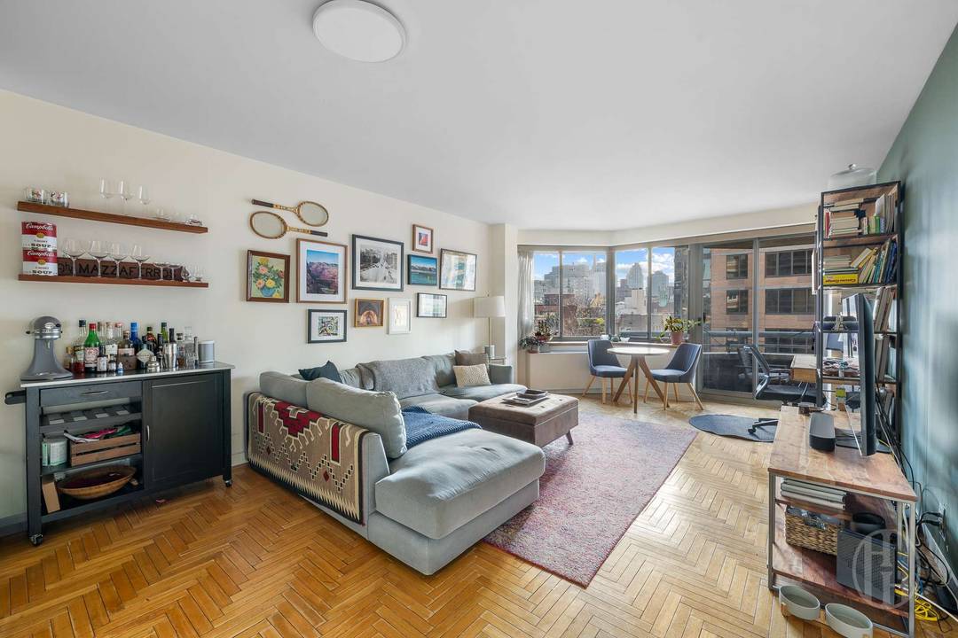 Huge one bedroom, upper east side.
