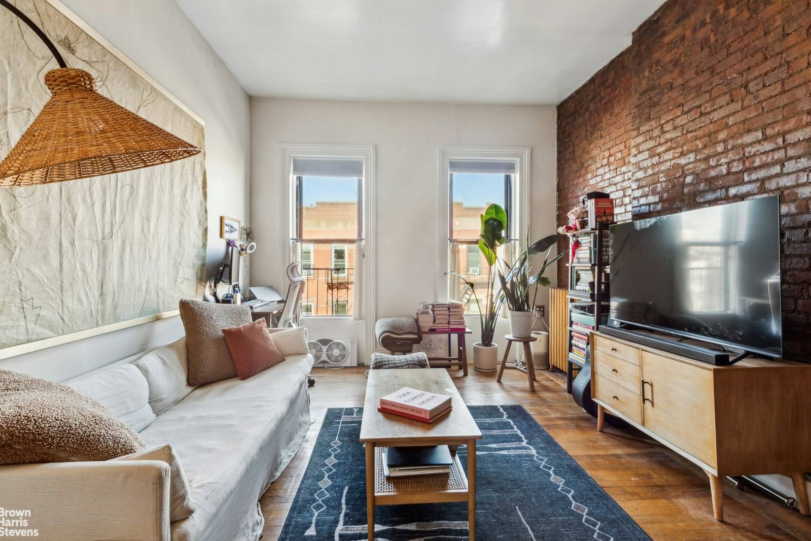 Sprawling one bedroom located in the Heart of Cobble Hill !