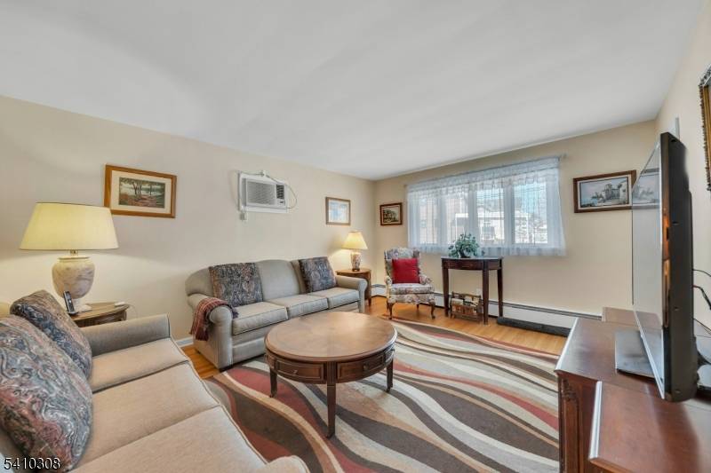 GREAT FIND ! 6 OVER 6 Spacious 2 Family home offering generously sized rooms and a well designed layout on each level.