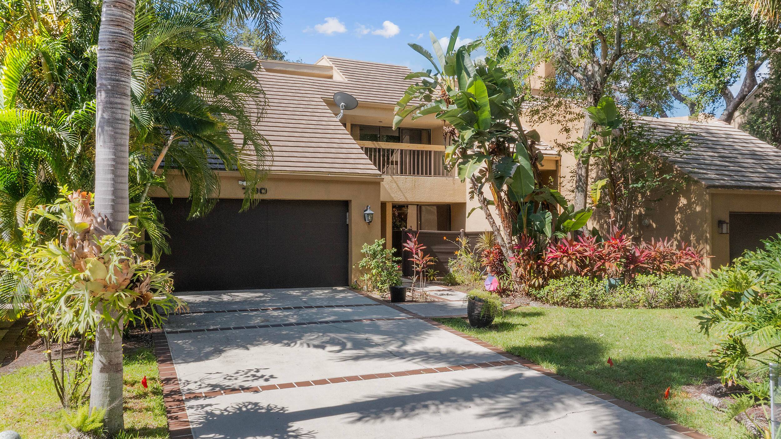 Spacious 3BR 2. 5BA in central Boca near FAU, Boca Regional, A rated schools, Town Center, dining shopping.