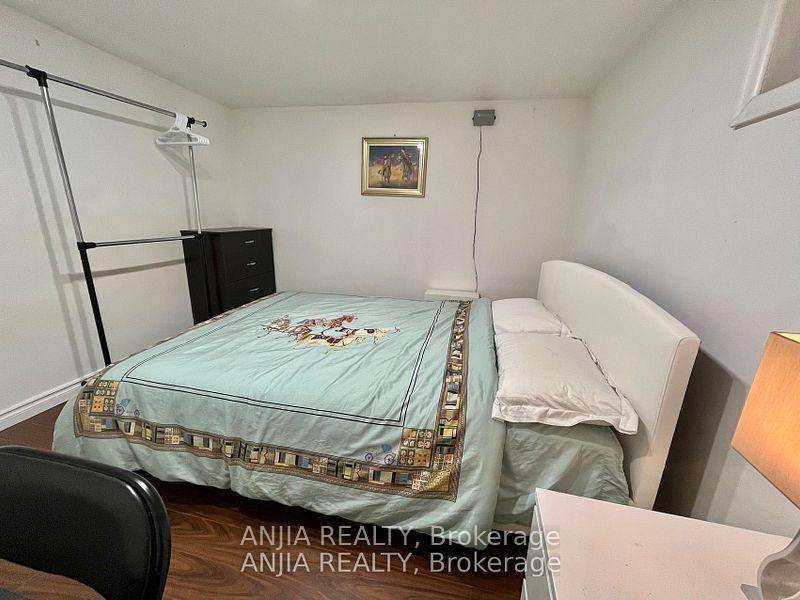 Single room in Basement full furniture, utilities, wifi included.