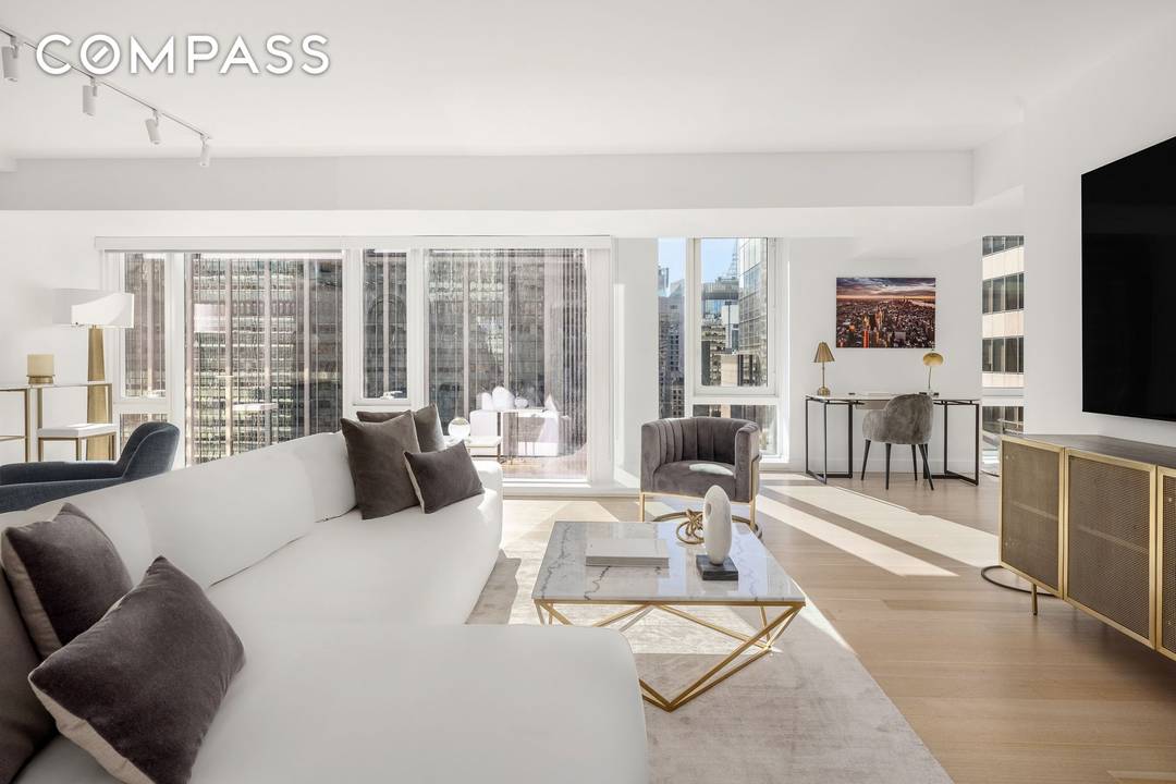 Perched atop the 40th floor, Residence 40A is a full floor, mint condition home offering 3, 726 square feet of interior space and a 153 square foot private terrace.
