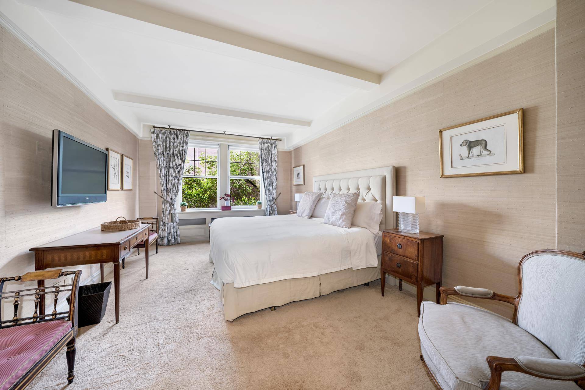 Welcome home to The Beekman, a well storied pre war Park Avenue co op with full service hotel like amenities.