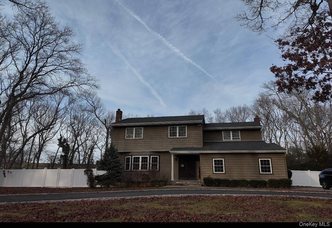 Beautiful Residential House on 1 acre of land.