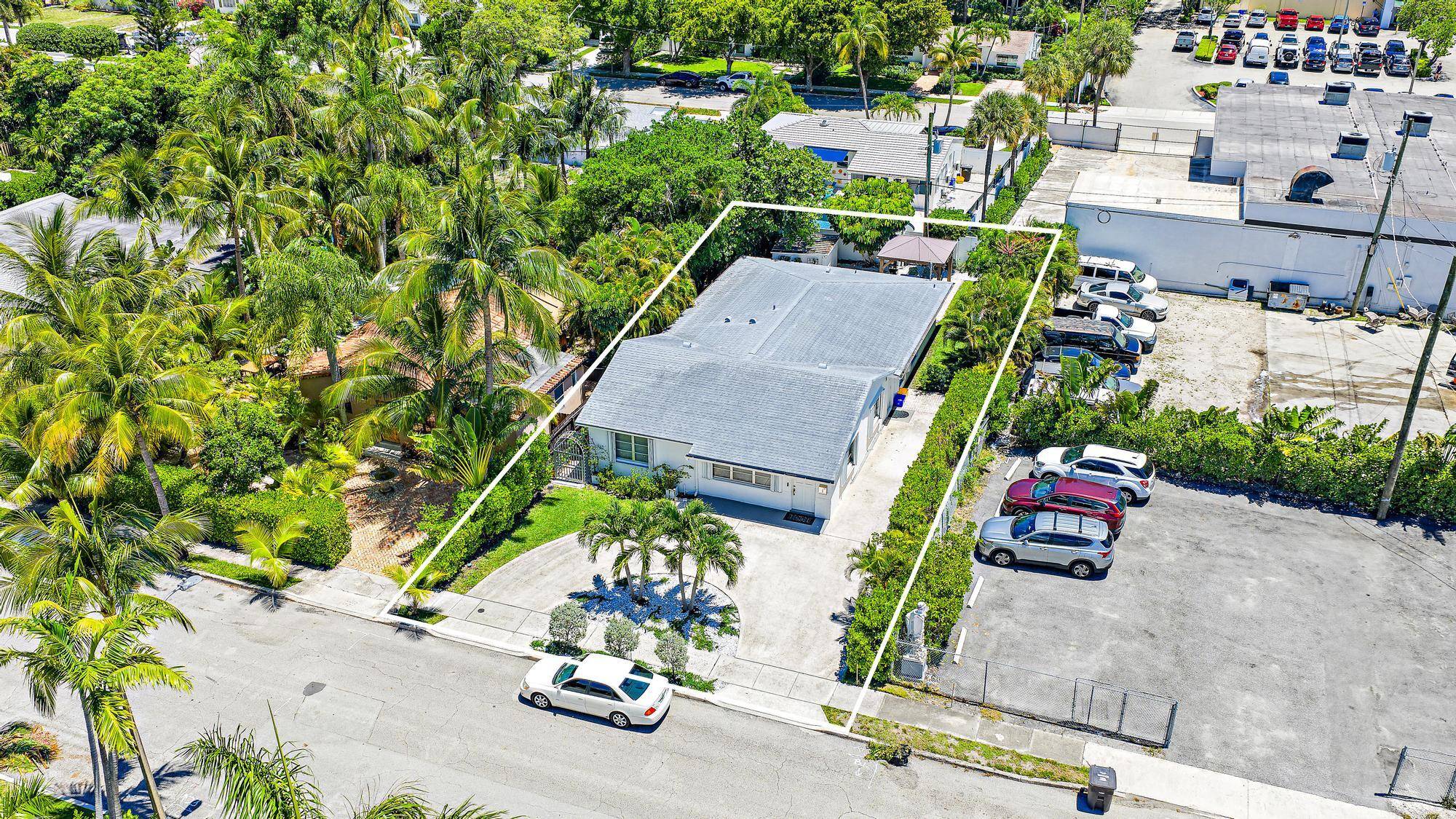 Located in the heart of SoSo and just a short stroll from the Intracoastal, this thoughtfully renovated 4 bed, 4.